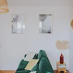 Le Cote Ouest - 2 Bedroom With Garage *