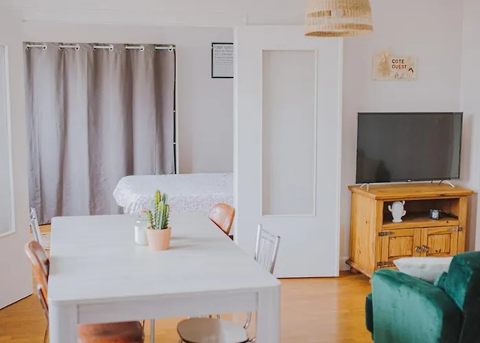 Le Cote Ouest - 2 Bedroom With Garage