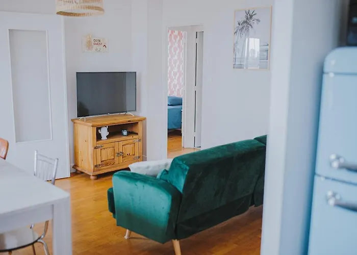 Le Cote Ouest - 2 Bedroom With Garage Apartment