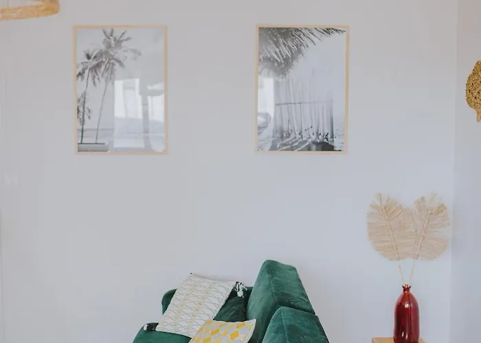 Le Cote Ouest - 2 Bedroom With Garage *